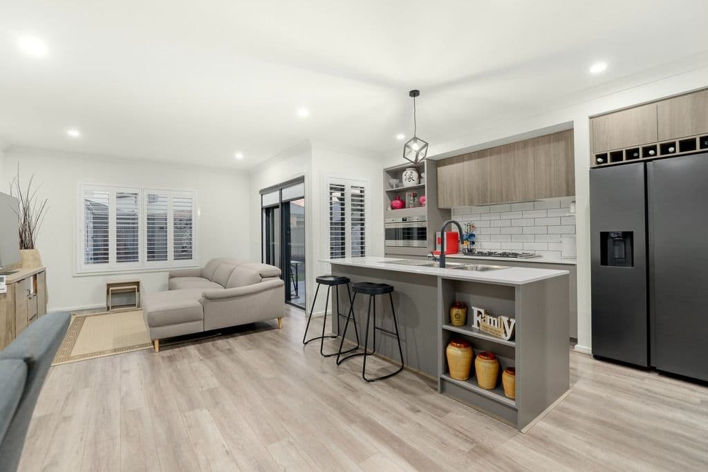 49 Woodbury Street, Williams Landing VIC 3027, Williams Landing - Thumbnail 3