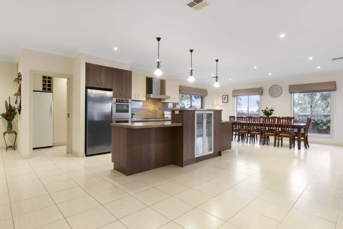 24 Hemlock Crescent, Point Cook VIC 3030, Point Cook - Thumbnail 7