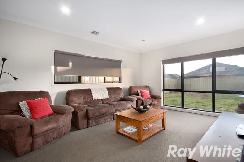 60 Park Orchard Drive, PAKENHAM VIC 3810, Pakenham - Thumbnail 2