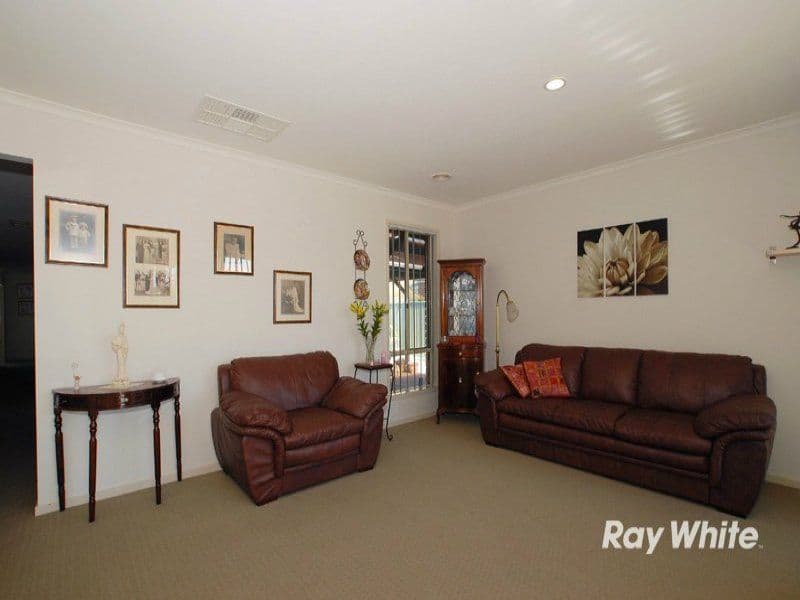 85 Scotsdale Drive, CRANBOURNE EAST VIC 3977, Cranbourne East - Thumbnail 2