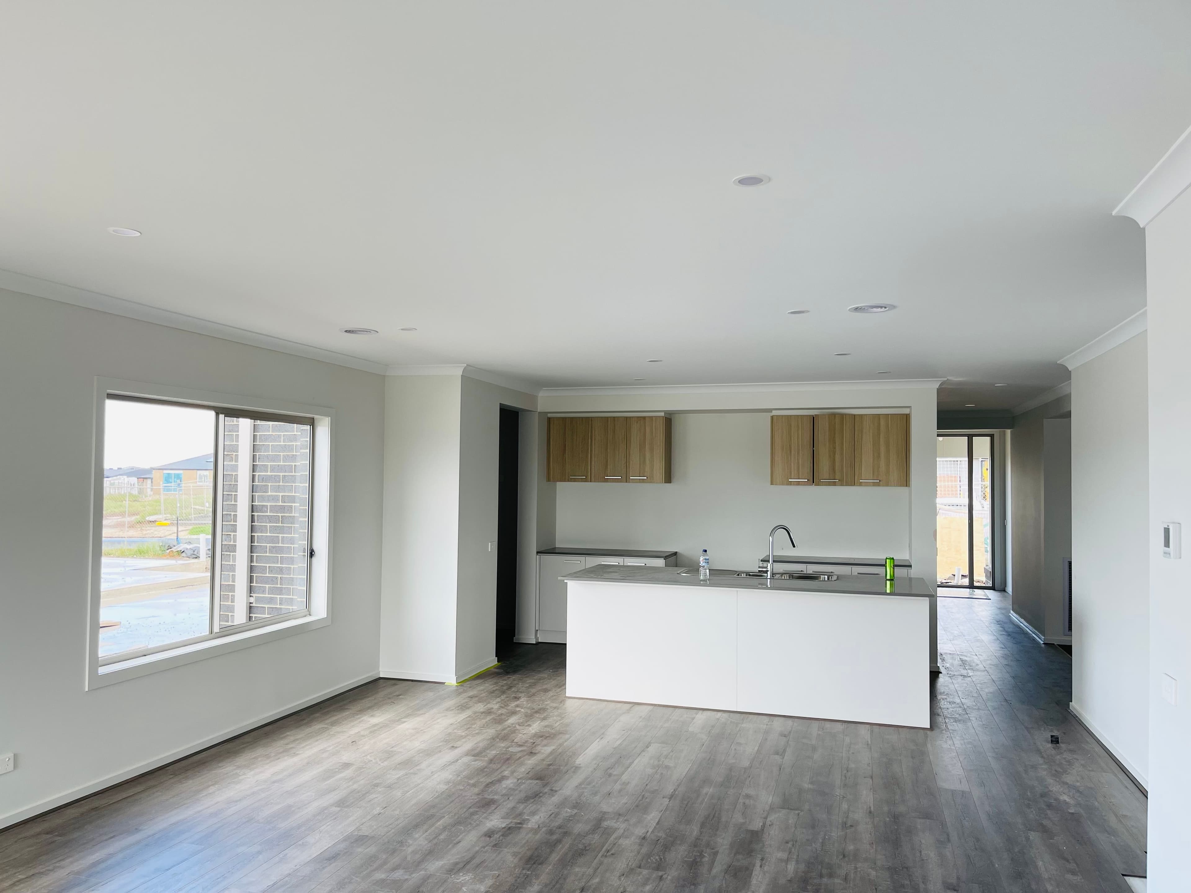 6 Mainland Way, Werribee VIC 3030, Werribee - Thumbnail 2