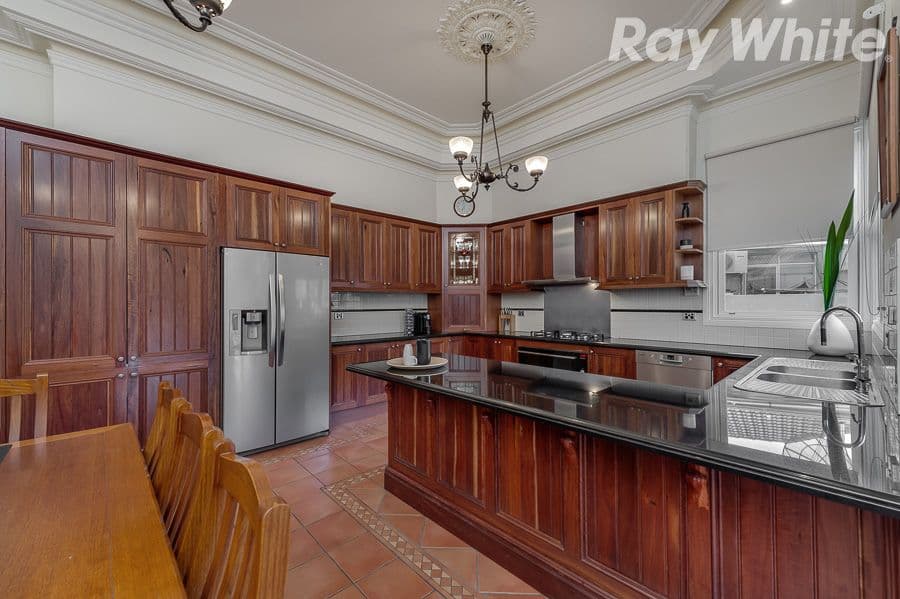 18 Snake Gully Drive, BUNDOORA VIC 3083, Bundoora - Thumbnail 4