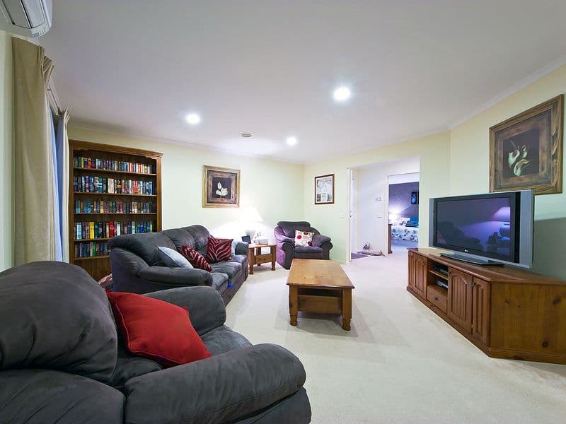 33 Cuthbert Avenue, TRUGANINA VIC 3029, Truganina - Thumbnail 2
