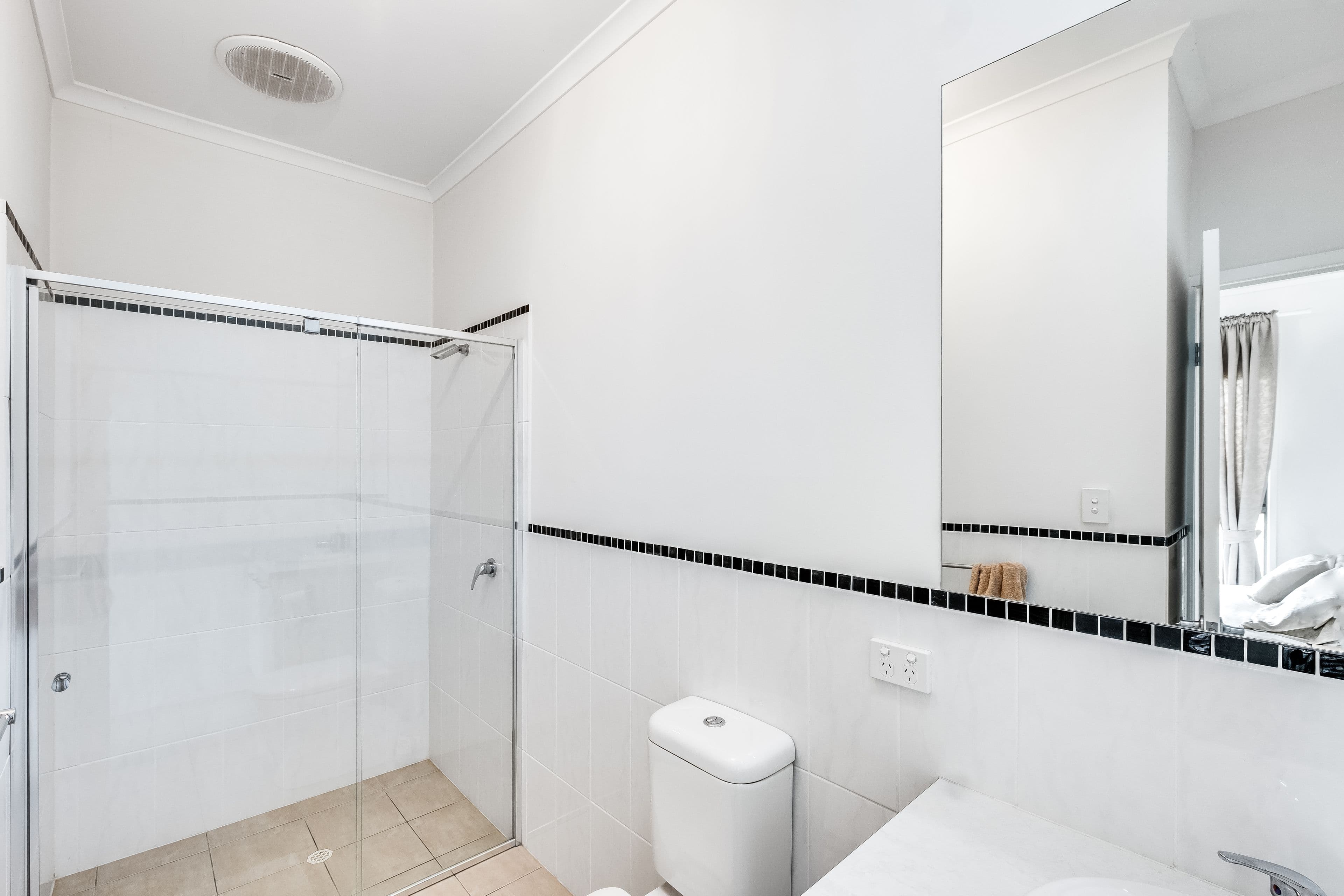4 Ragless Avenue, Park Holme SA 5043, Park Holme - Thumbnail 7