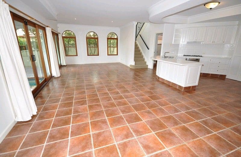 30 Tee Trees Boulevard, ARUNDEL QLD 4214, Arundel - Thumbnail 2