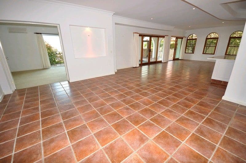 30 Tee Trees Boulevard, ARUNDEL QLD 4214, Arundel - Thumbnail 3