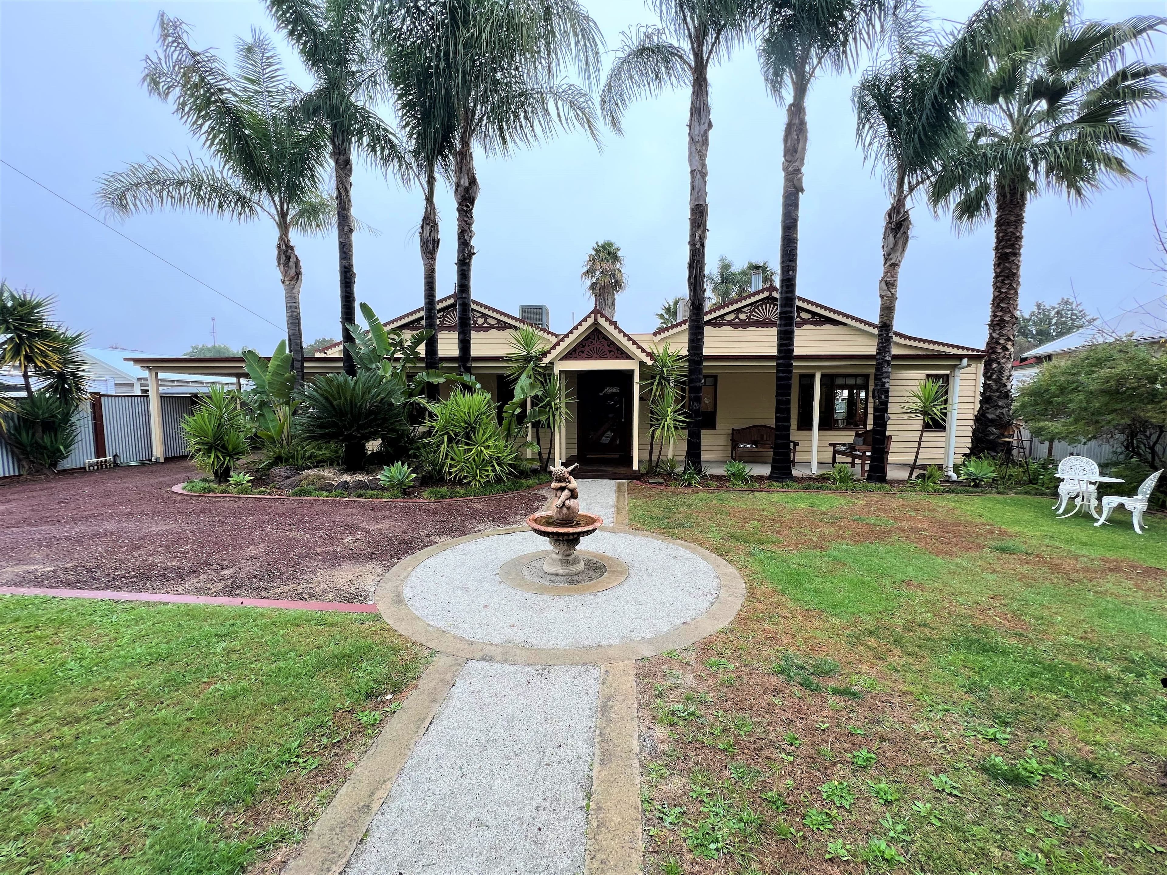 100 Edwardes Street, Deniliquin NSW 2710, Deniliquin - Image 1
