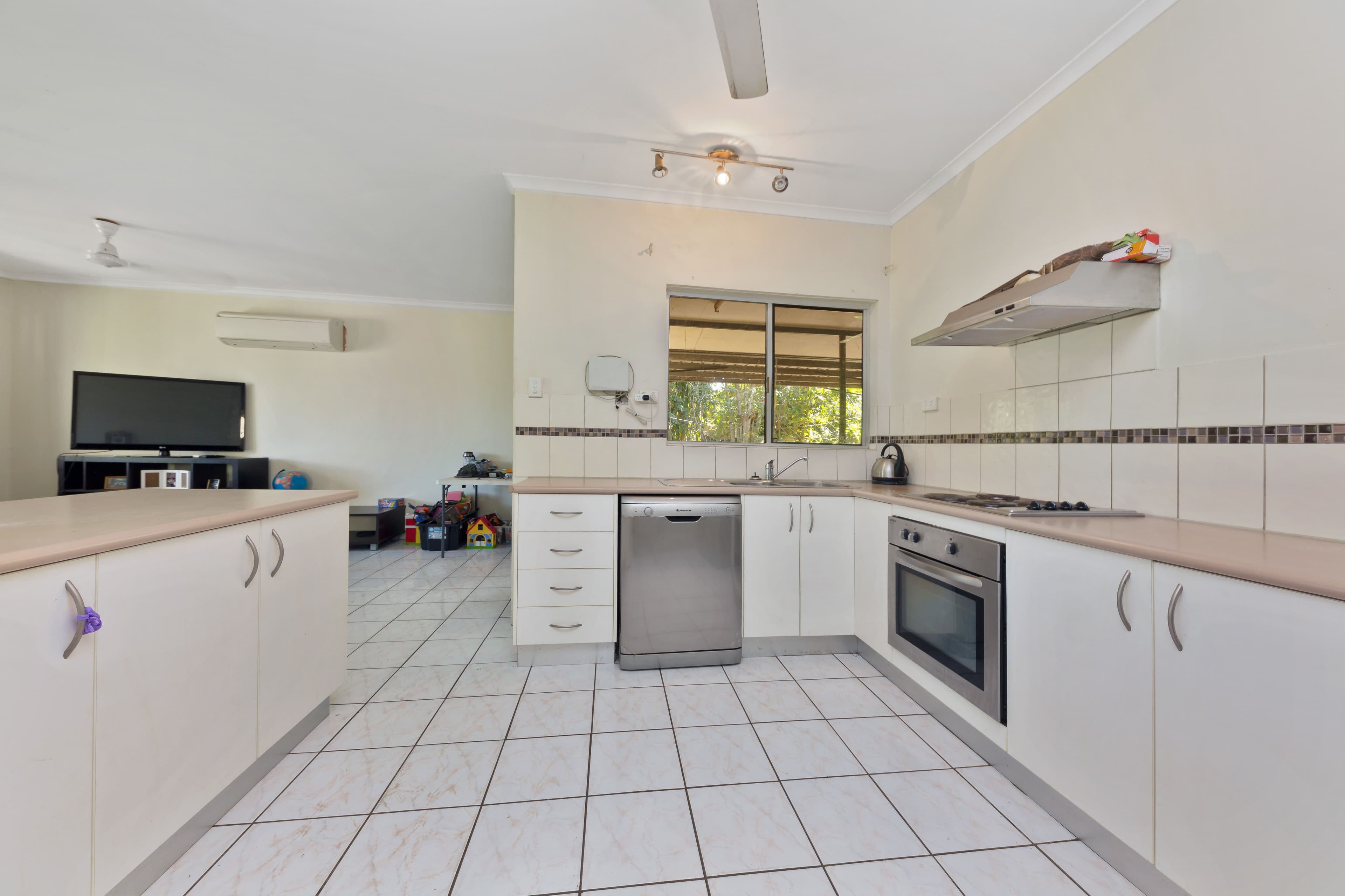 79 Essington Avenue, Gray NT 0830, Gray - Thumbnail 2