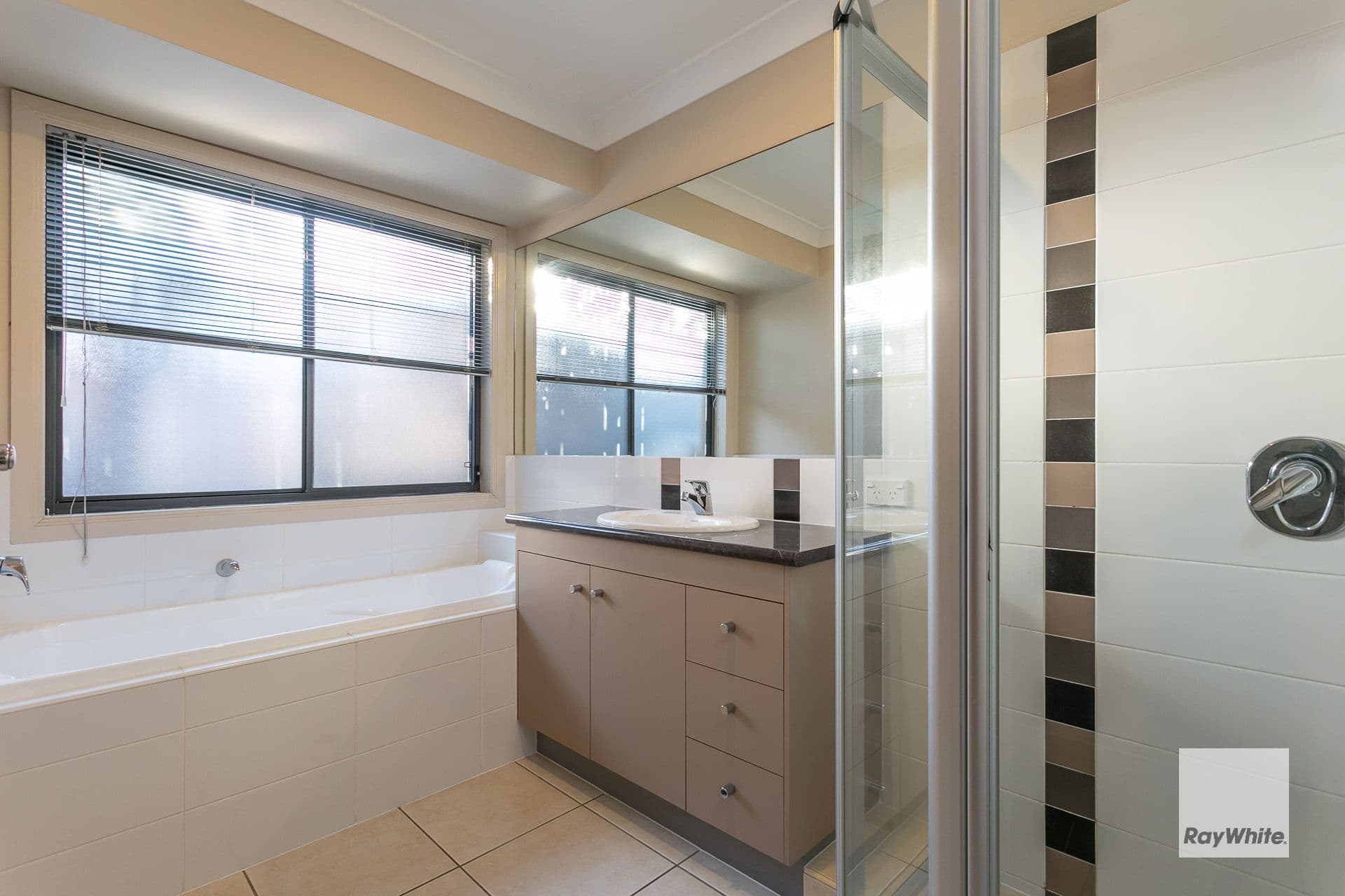 25 Cole Street, Redland Bay QLD 4165, Redland Bay - Thumbnail 4