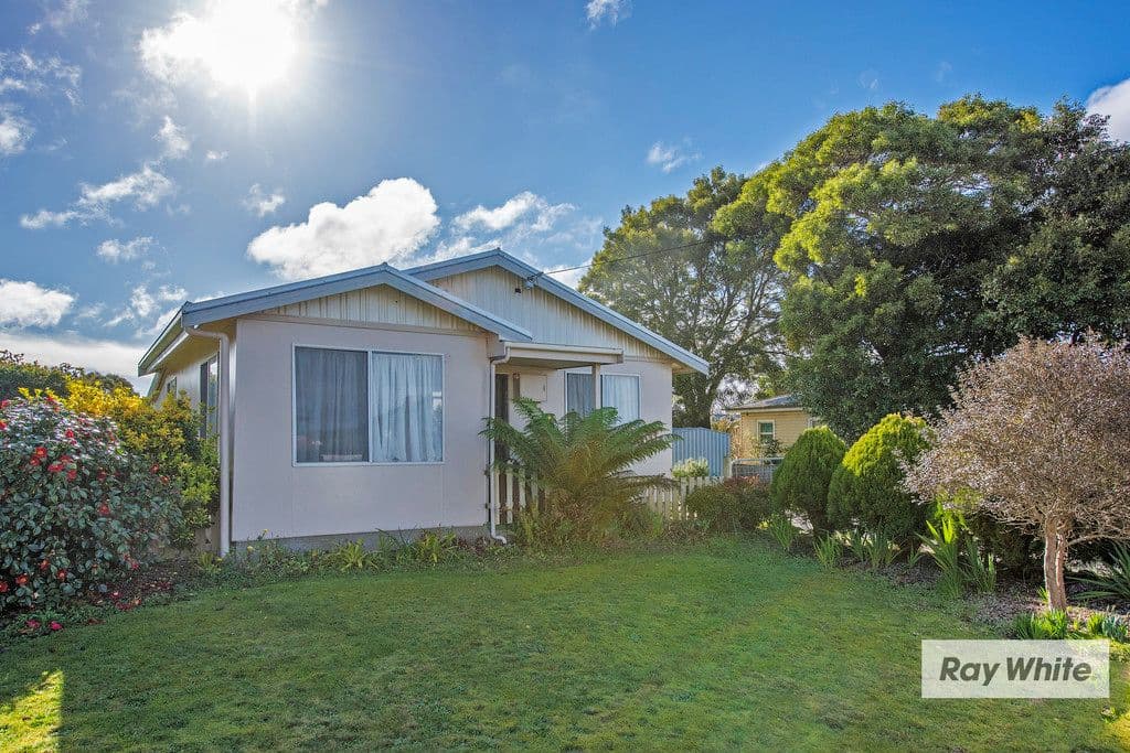 13 McArthur Street, Wynyard TAS 7325, Wynyard - Thumbnail 2
