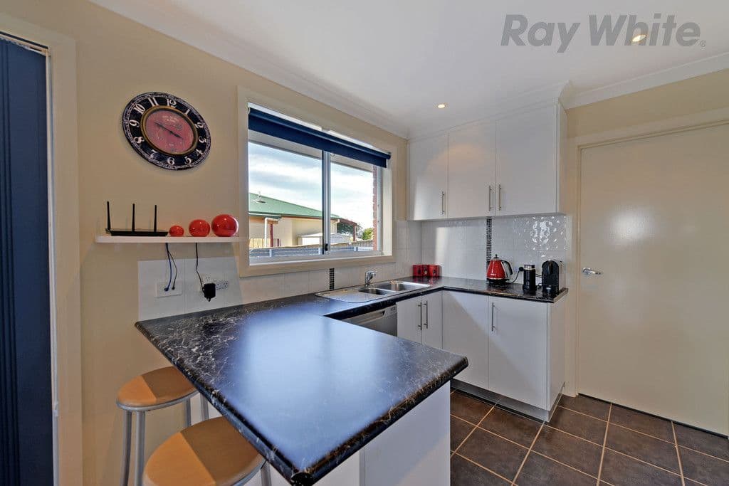 8 Gateway Drive, New Norfolk TAS 7140, New Norfolk - Thumbnail 2