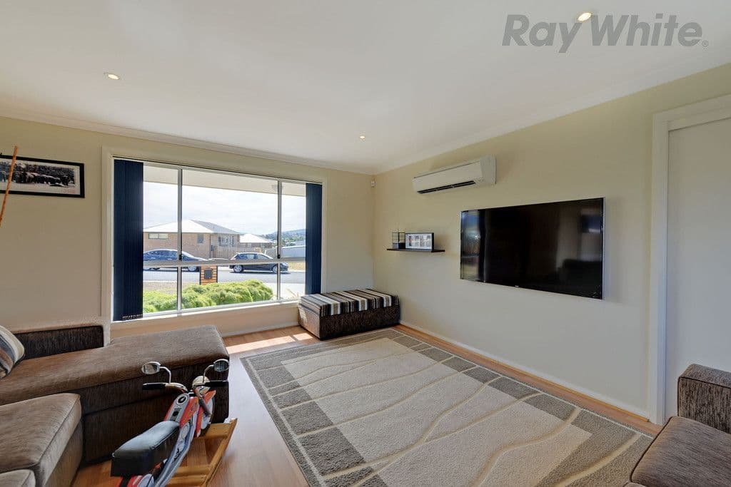 8 Gateway Drive, New Norfolk TAS 7140, New Norfolk - Thumbnail 3