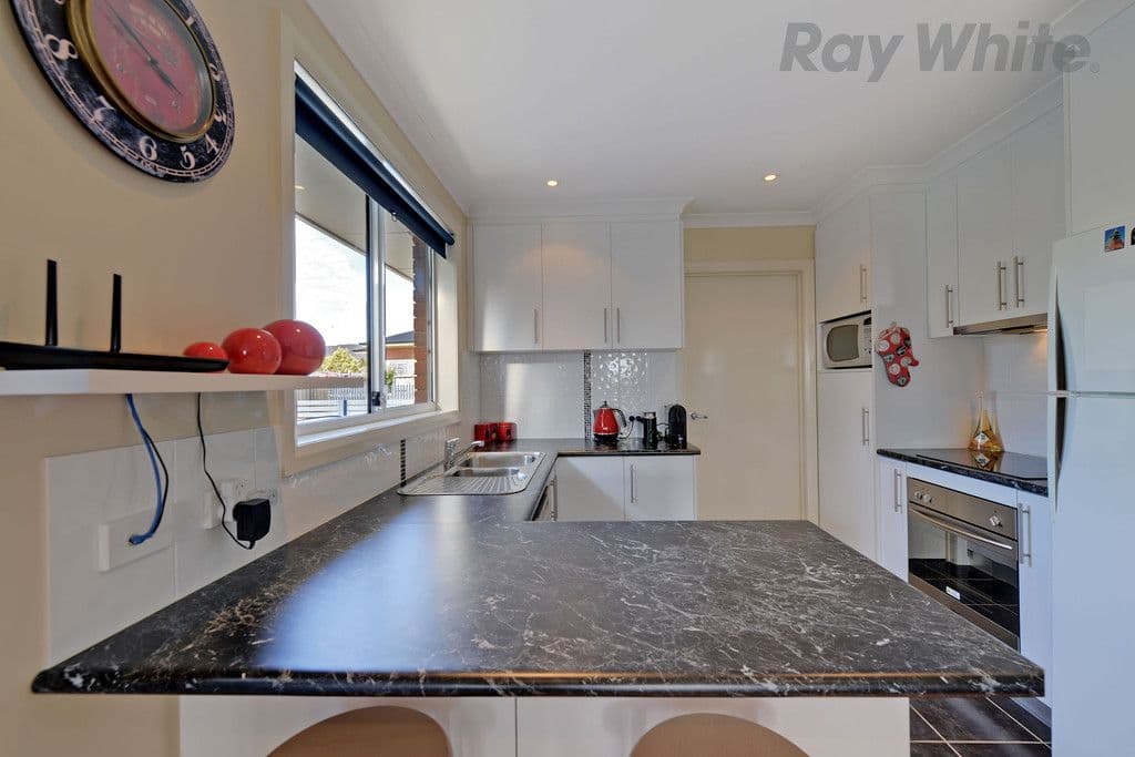 8 Gateway Drive, New Norfolk TAS 7140, New Norfolk - Thumbnail 8