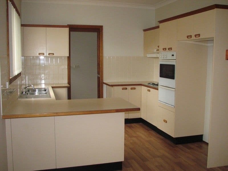 2 Kim Close, THIRLMERE NSW 2572, Thirlmere - Thumbnail 4