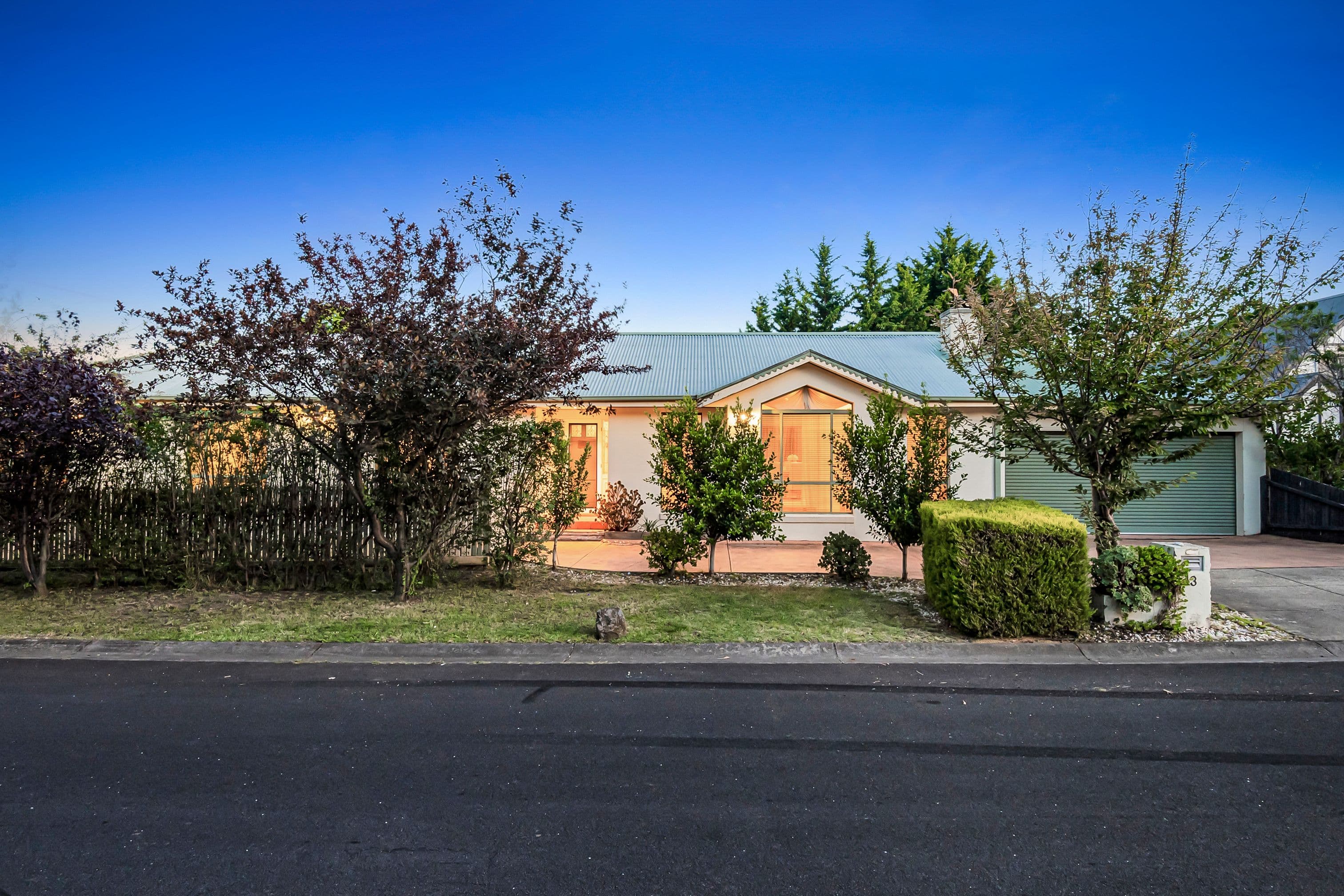 43 Ravenhill Boulevard, Roxburgh Park VIC 3064, Roxburgh Park - Thumbnail 2