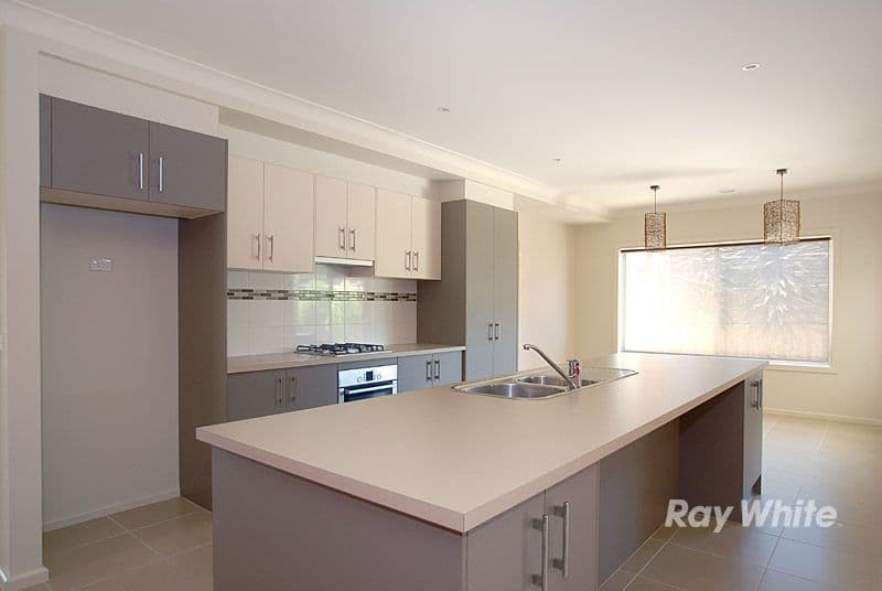 6 Angelique Street, BERWICK VIC 3806, Berwick - Thumbnail 2