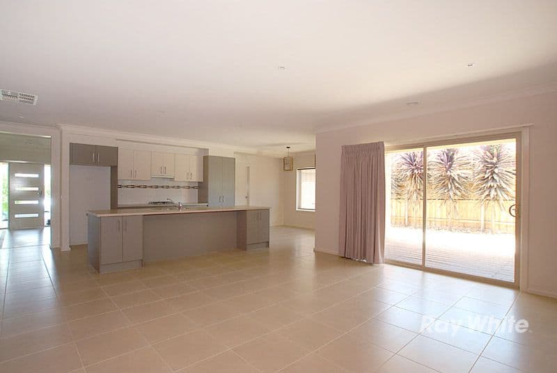 6 Angelique Street, BERWICK VIC 3806, Berwick - Thumbnail 5