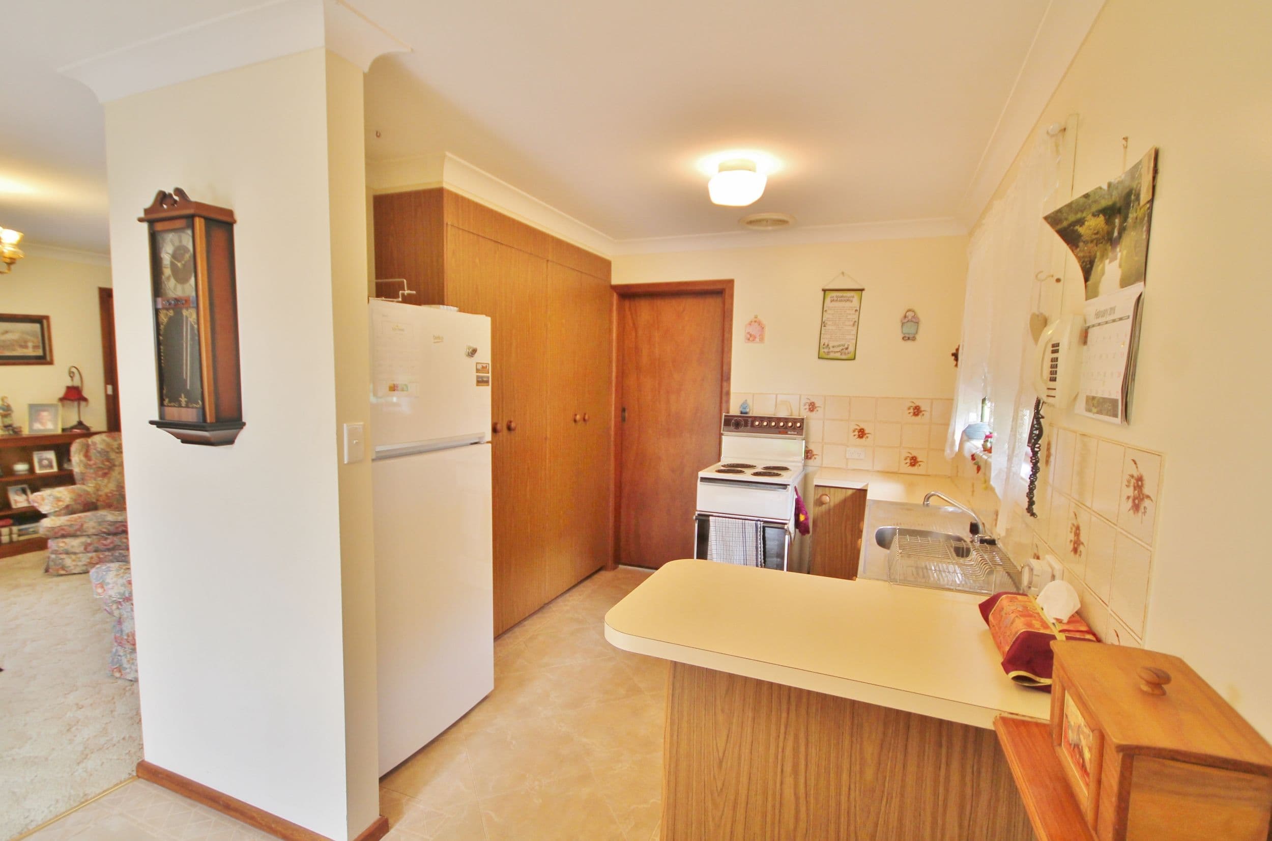 9 Charles Crescent, Young - Thumbnail 4