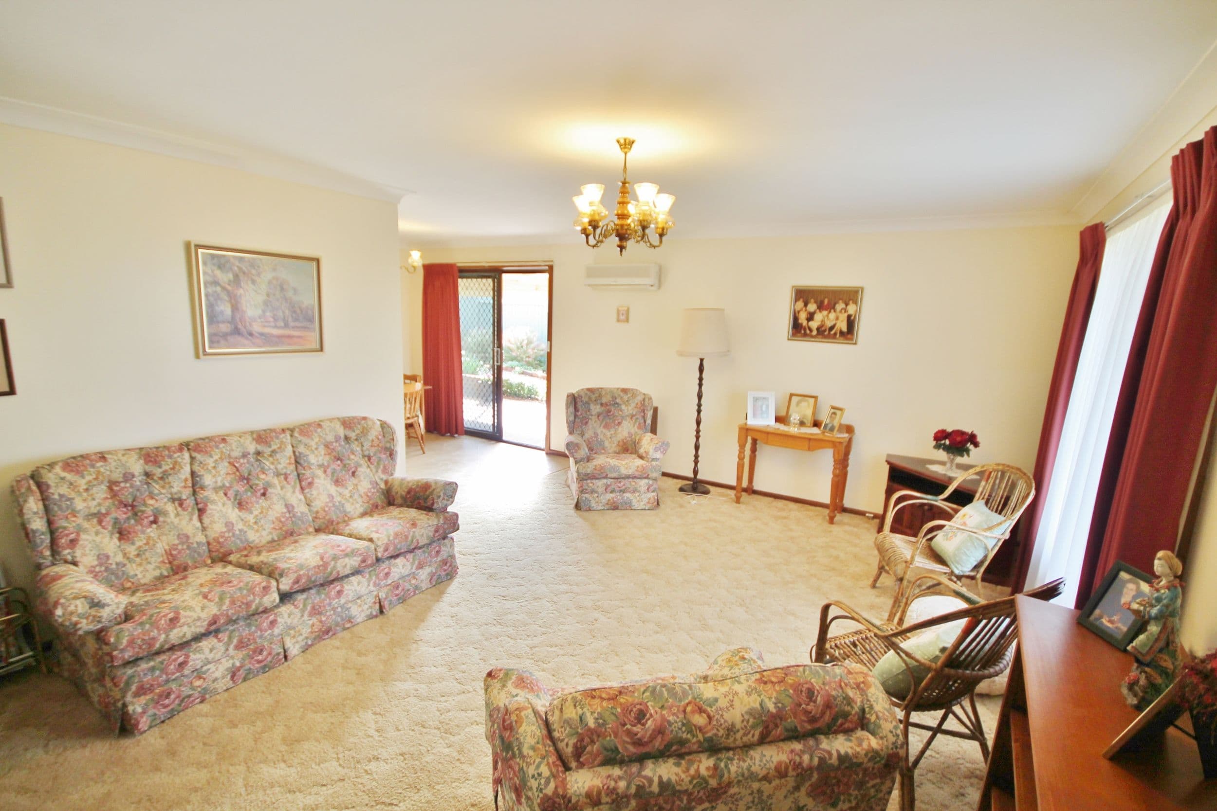 9 Charles Crescent, Young - Thumbnail 5