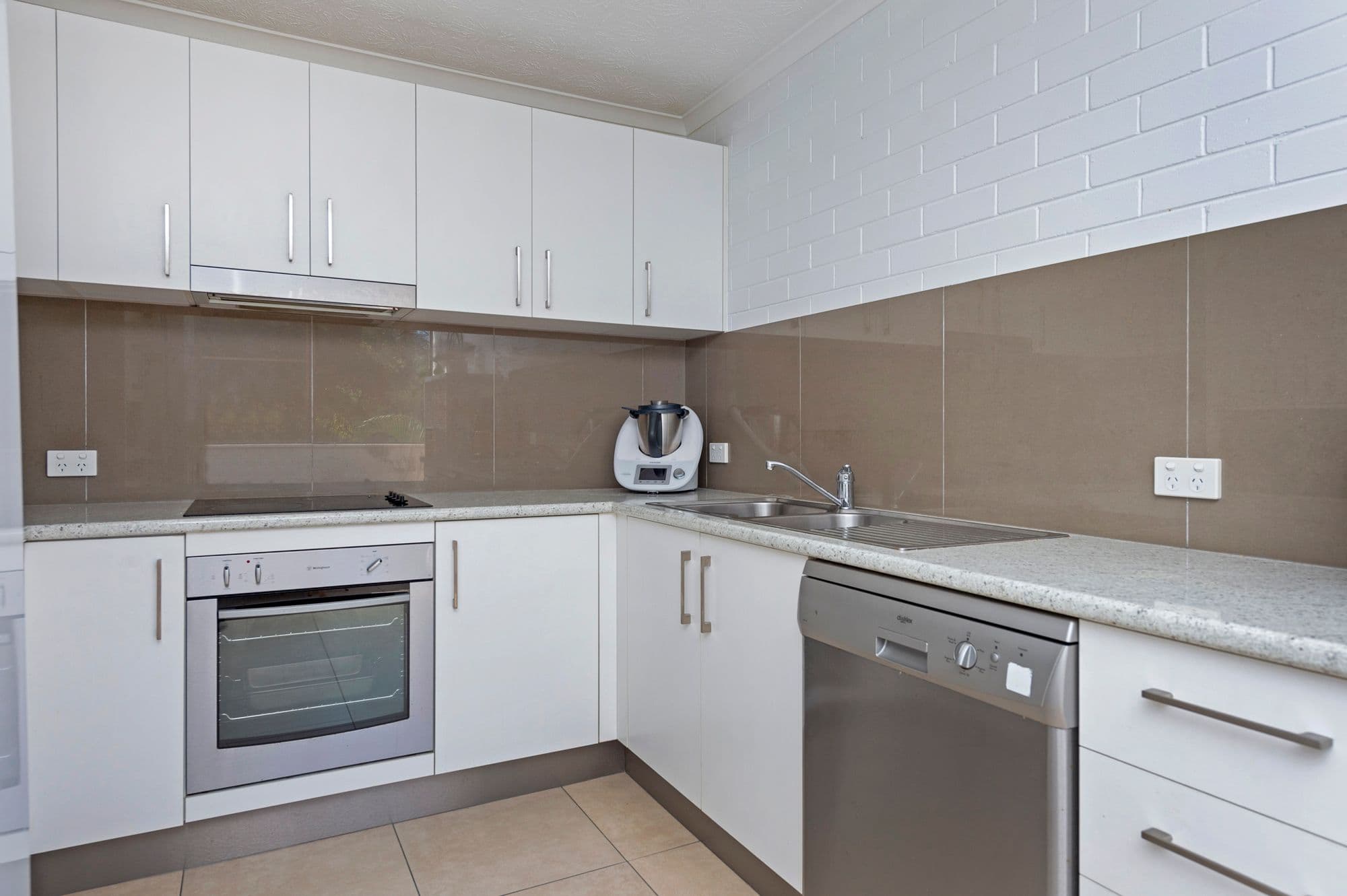 40 Murev Way, Carrara QLD 4211, Carrara - Thumbnail 2