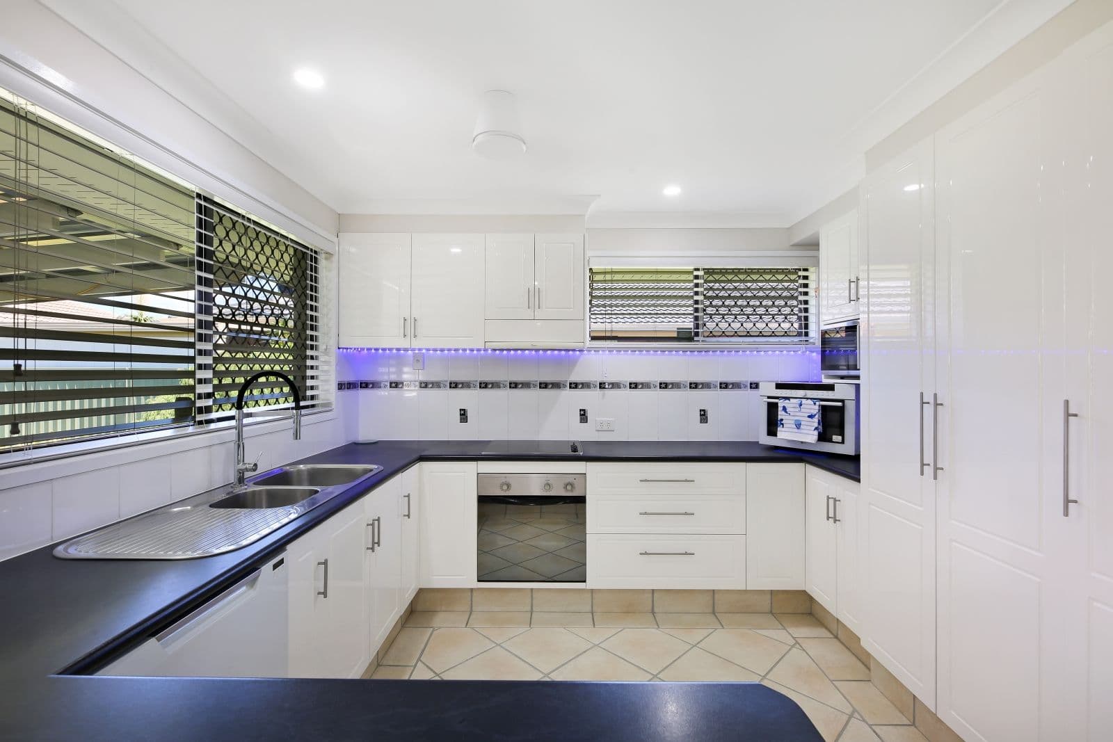13 Dunlin Drive, Burleigh Waters QLD 4220, Burleigh Waters - Thumbnail 6