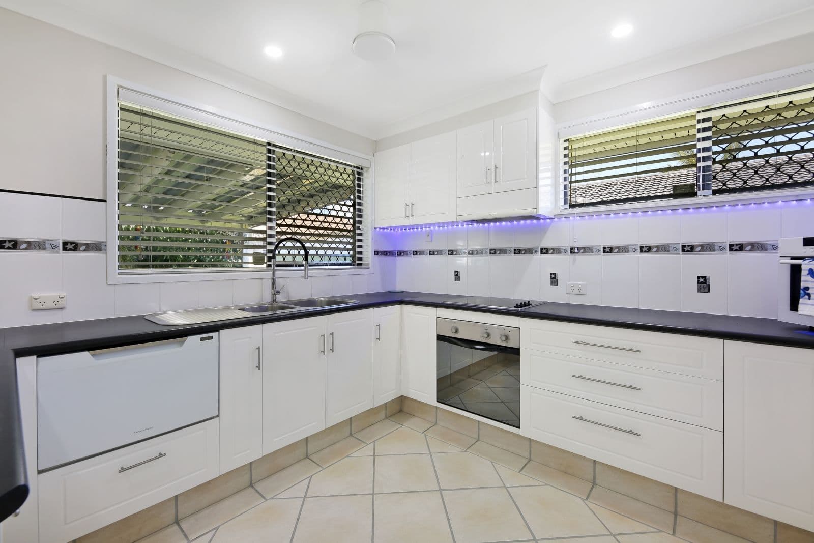13 Dunlin Drive, Burleigh Waters QLD 4220, Burleigh Waters - Thumbnail 7