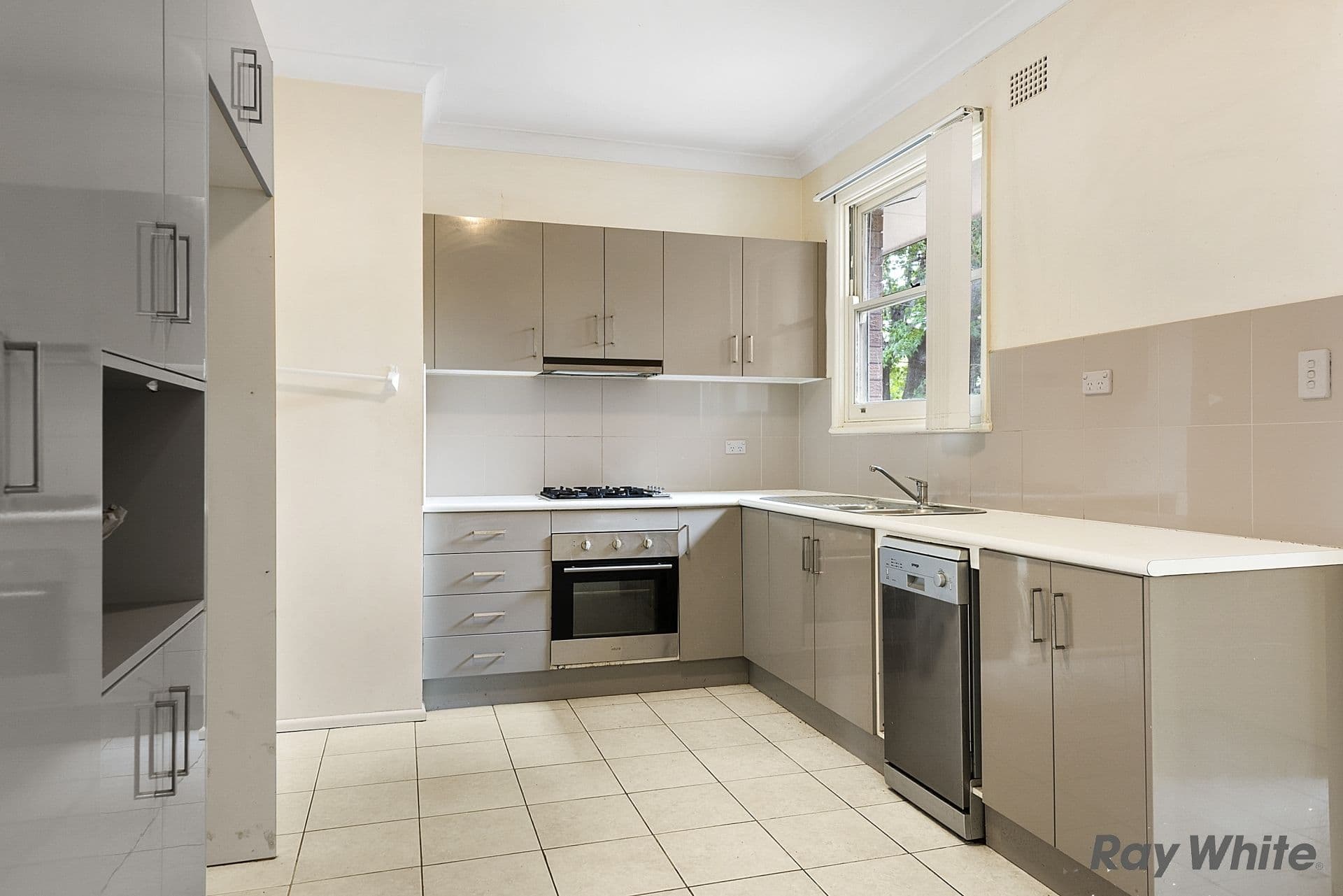 22 Hume Avenue, Castle Hill - Thumbnail 5