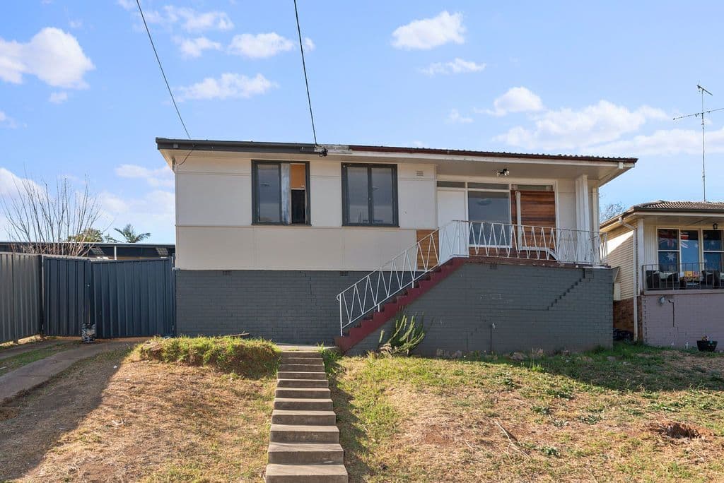 8 Aberdeen Road, Busby - Image 1