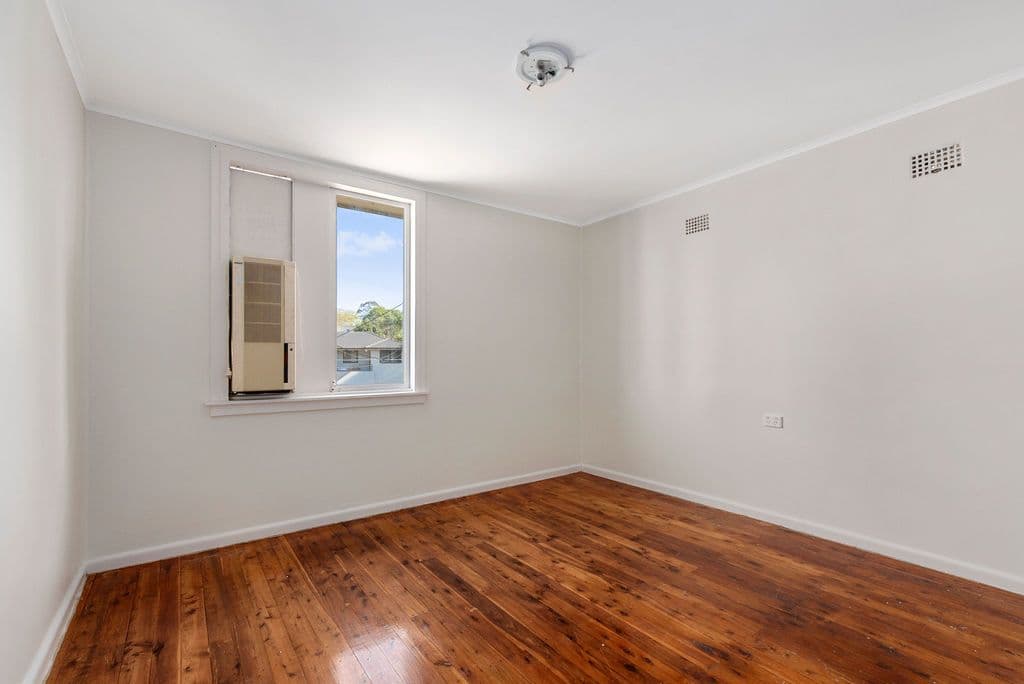 8 Aberdeen Road, Busby - Thumbnail 4