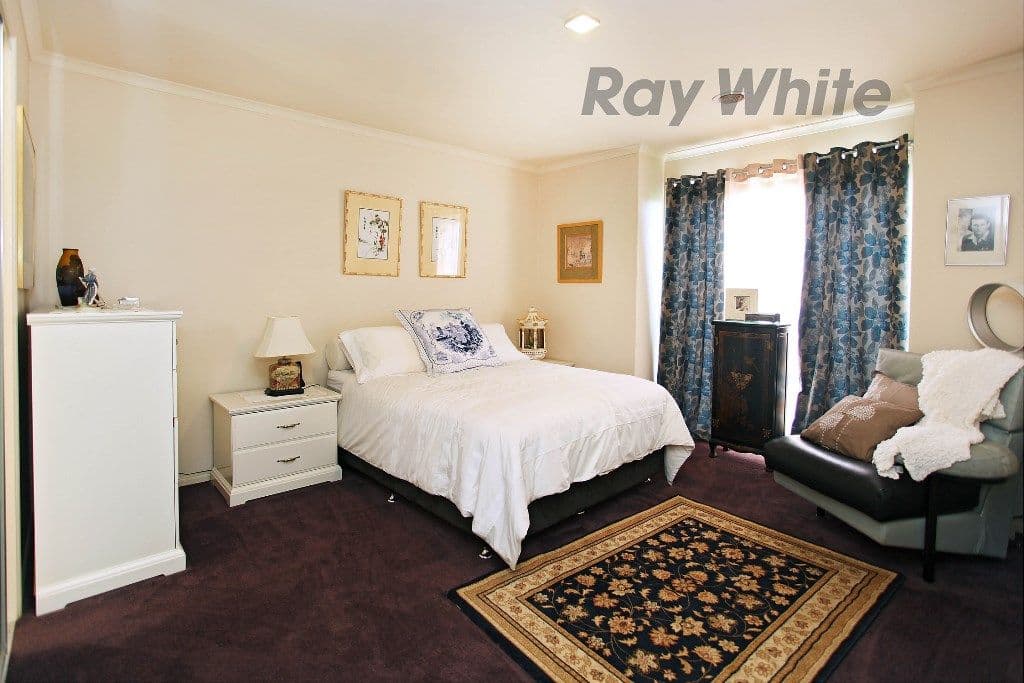 7 Coombes Court, Point Cook VIC 3030, Point Cook - Thumbnail 2