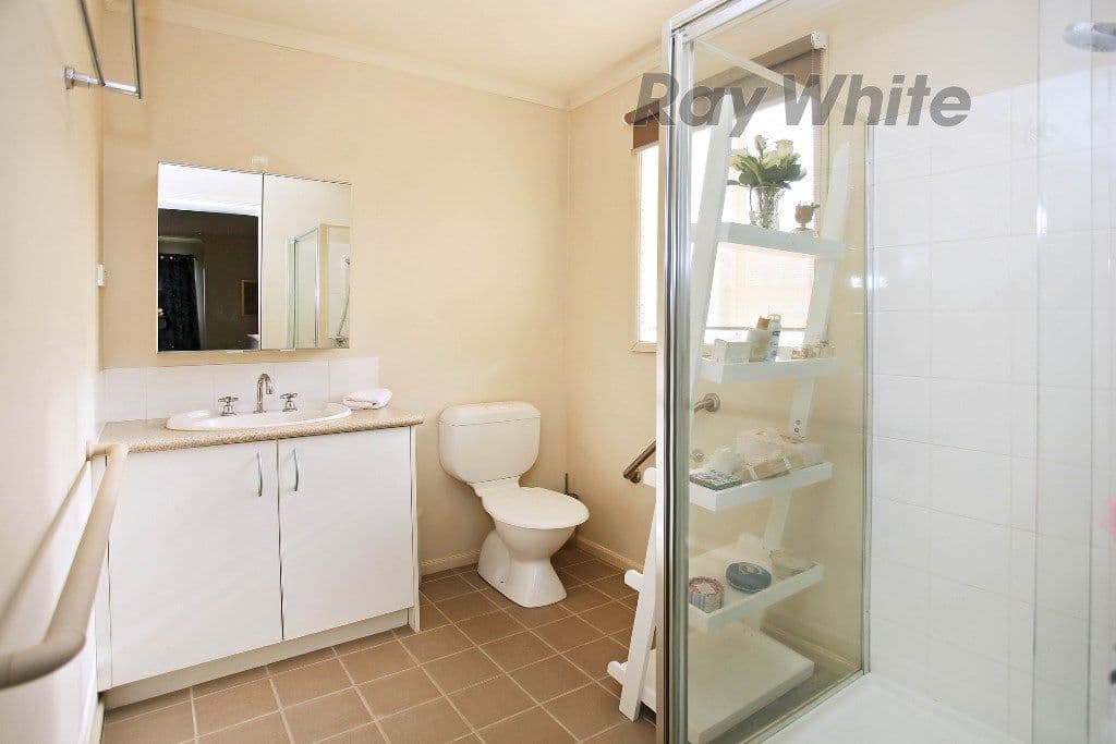 7 Coombes Court, Point Cook VIC 3030, Point Cook - Thumbnail 3