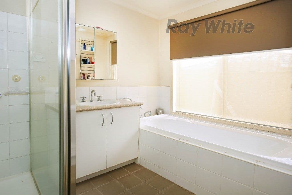 7 Coombes Court, Point Cook VIC 3030, Point Cook - Thumbnail 7
