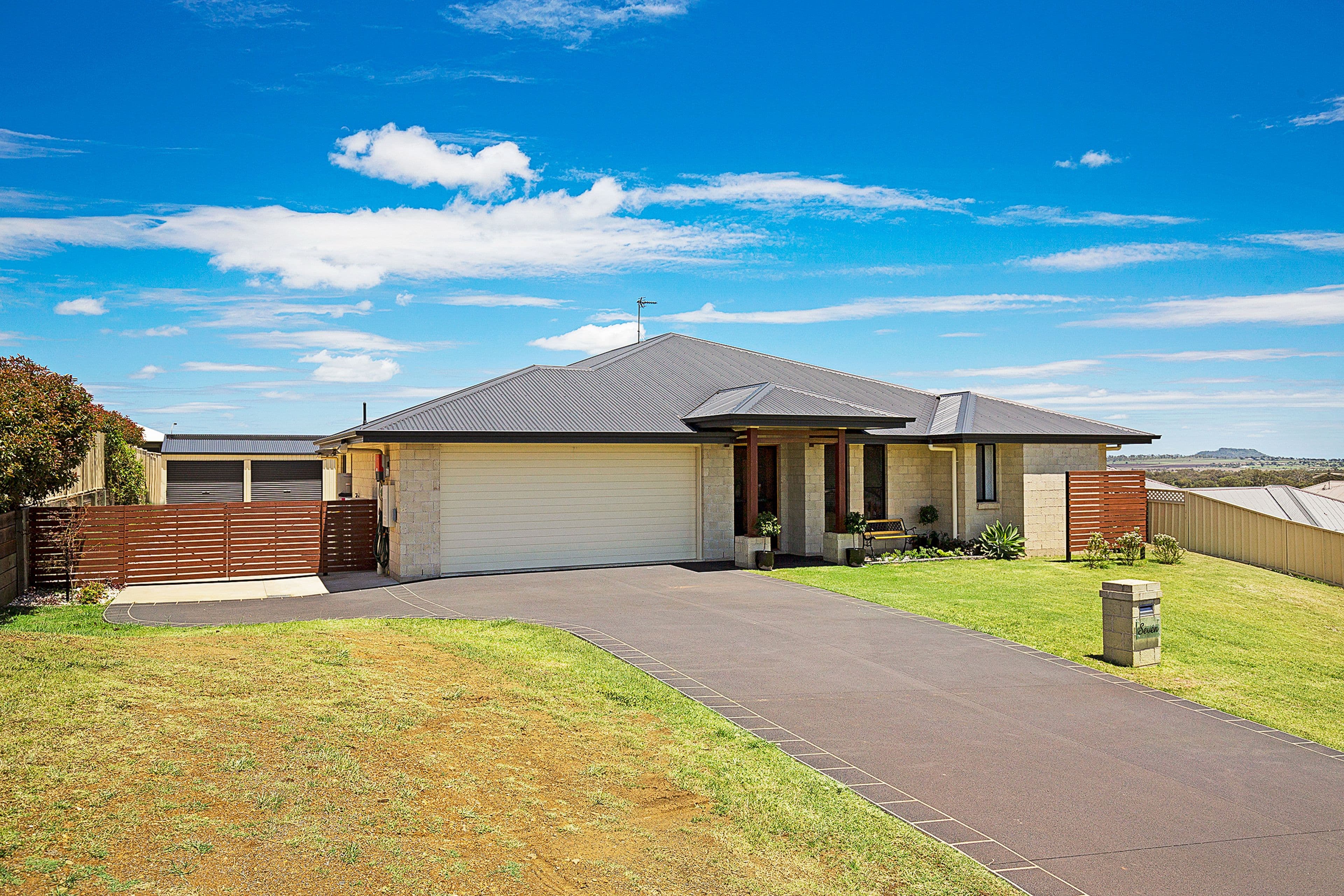 7 Carla Crescent, Westbrook QLD 4350, Westbrook - Thumbnail 2