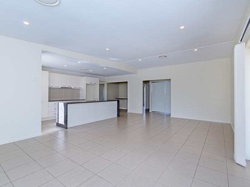 25 Holterman Crescent, Redbank Plains - Thumbnail 3