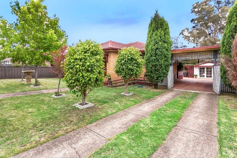 32 Falklands Avenue, BOSSLEY PARK NSW 2176, Bossley Park - Thumbnail 2
