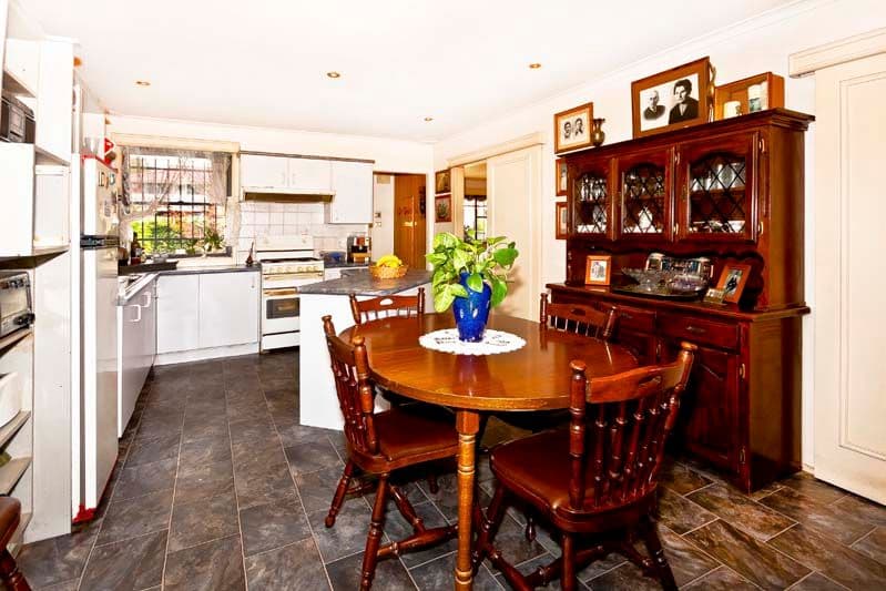 32 Falklands Avenue, BOSSLEY PARK NSW 2176, Bossley Park - Thumbnail 4