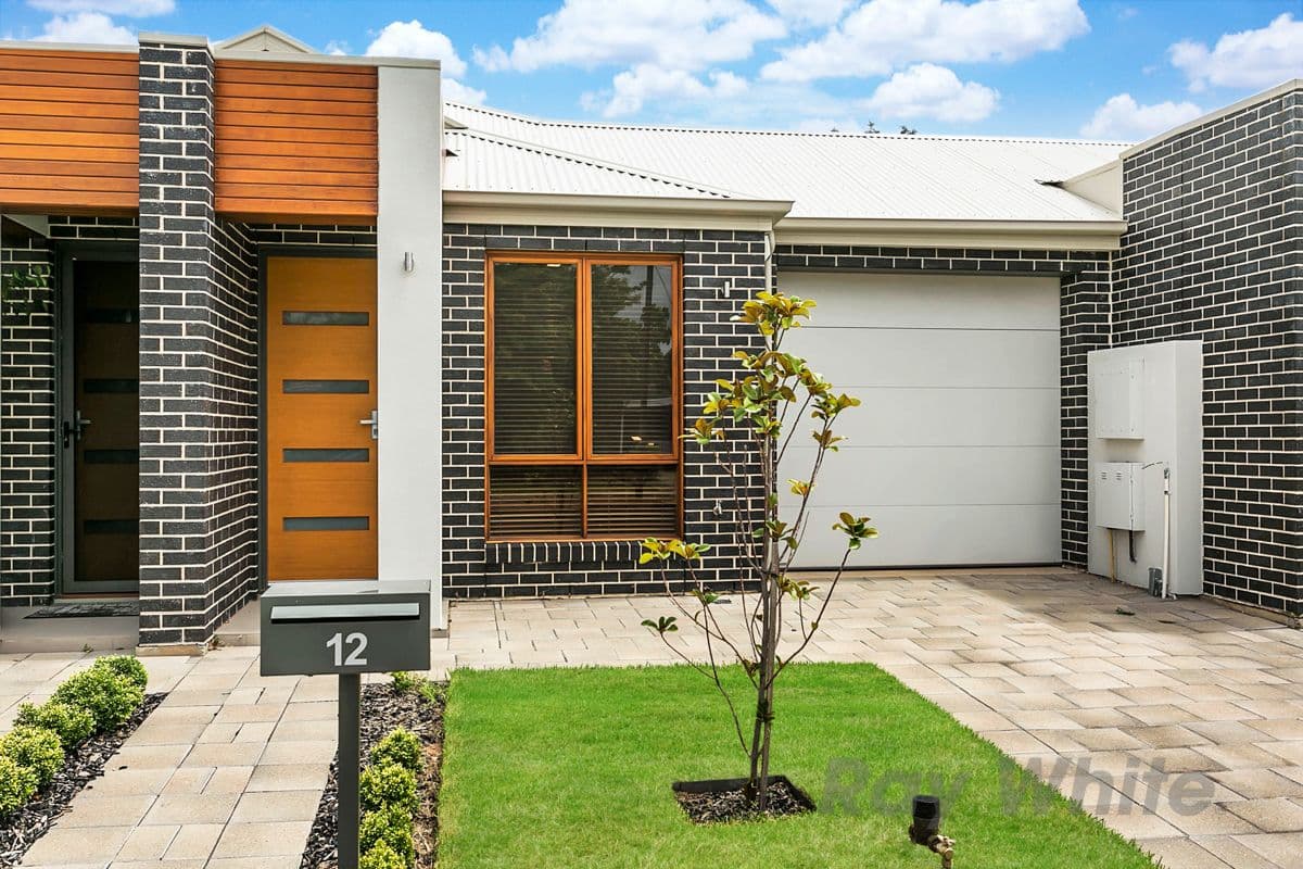31 A & B Primavera Boulevard, Beaconsfield, Be.. - Image 1