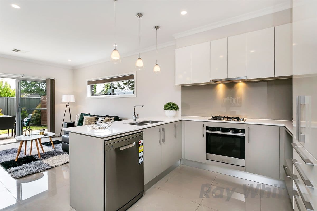 31 A & B Primavera Boulevard, Beaconsfield, Be.. - Thumbnail 3