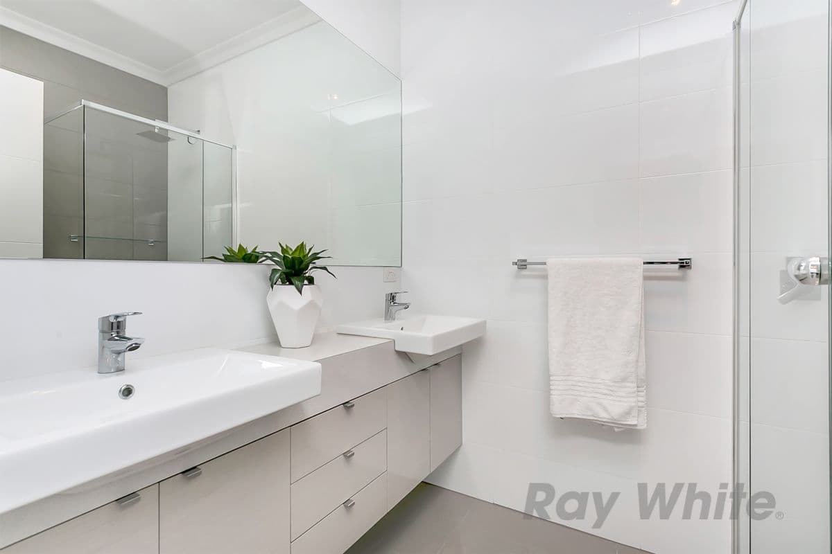 31 A & B Primavera Boulevard, Beaconsfield, Be.. - Thumbnail 7