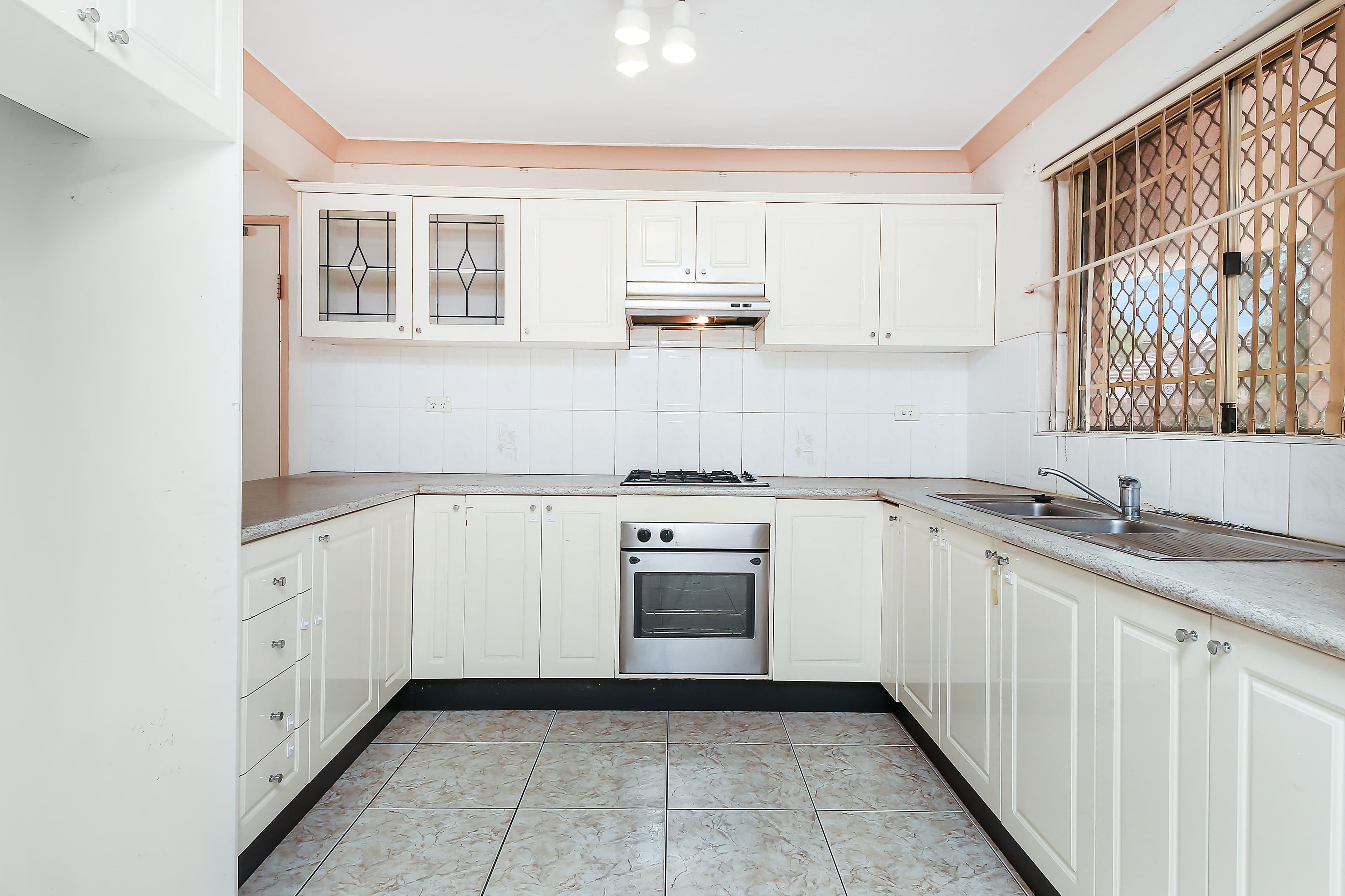 60 The Parkway, Sunbury, Sunbury - Thumbnail 2