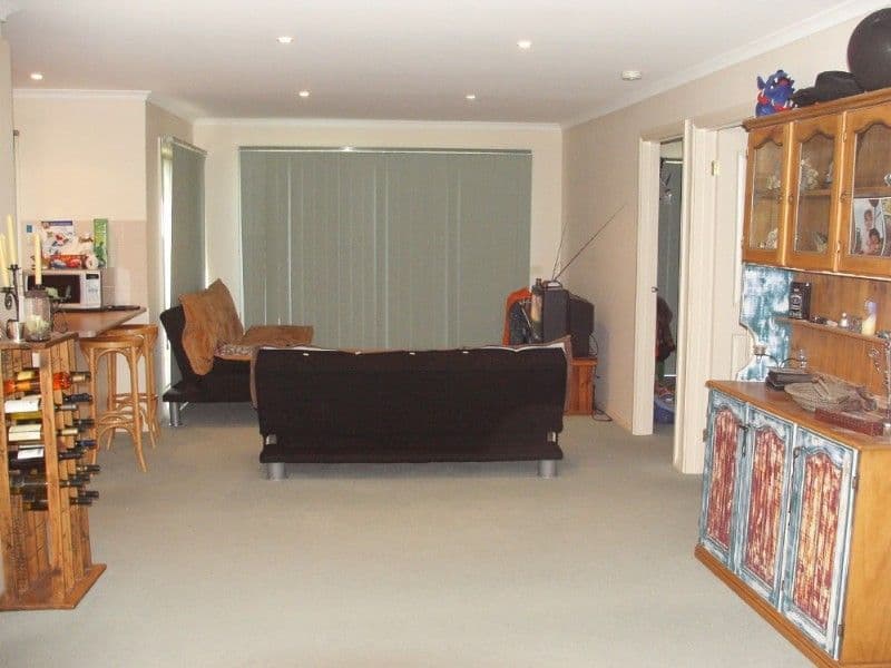 40 Ahern Road, PAKENHAM VIC 3810, Pakenham - Thumbnail 2