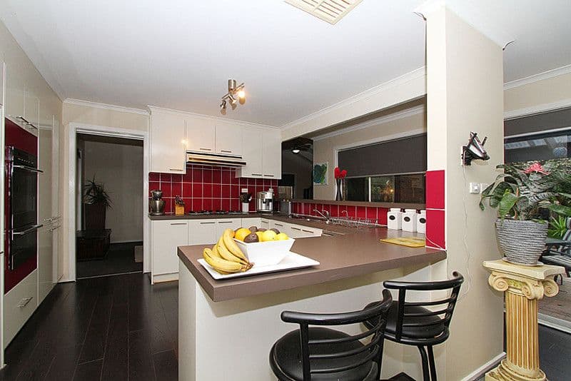 9 Honeysuckle Court, MILL PARK VIC 3082, Mill Park - Thumbnail 2