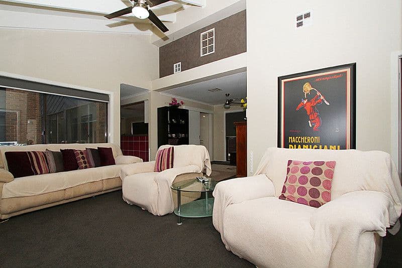 9 Honeysuckle Court, MILL PARK VIC 3082, Mill Park - Thumbnail 4