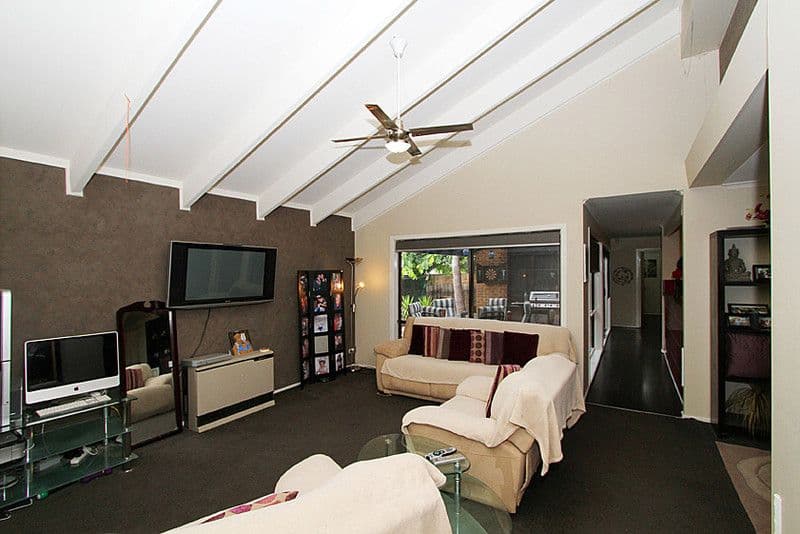 9 Honeysuckle Court, MILL PARK VIC 3082, Mill Park - Thumbnail 5