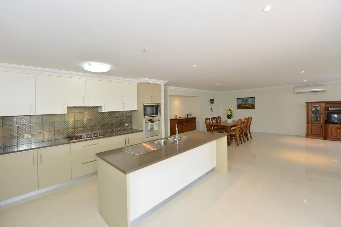 3 Saba Court, Middle Ridge QLD 4350, Middle Ridge - Thumbnail 3
