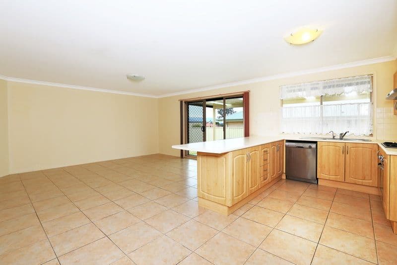 14 Carrington Park Drive, WORRIGEE NSW 2540, Worrigee - Thumbnail 5