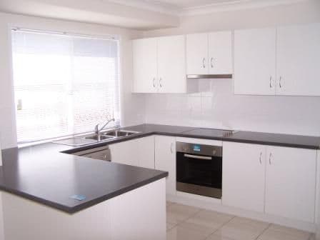 28  Waratah Street, GLADSTONE QLD 4680, Gladstone Central - Thumbnail 2