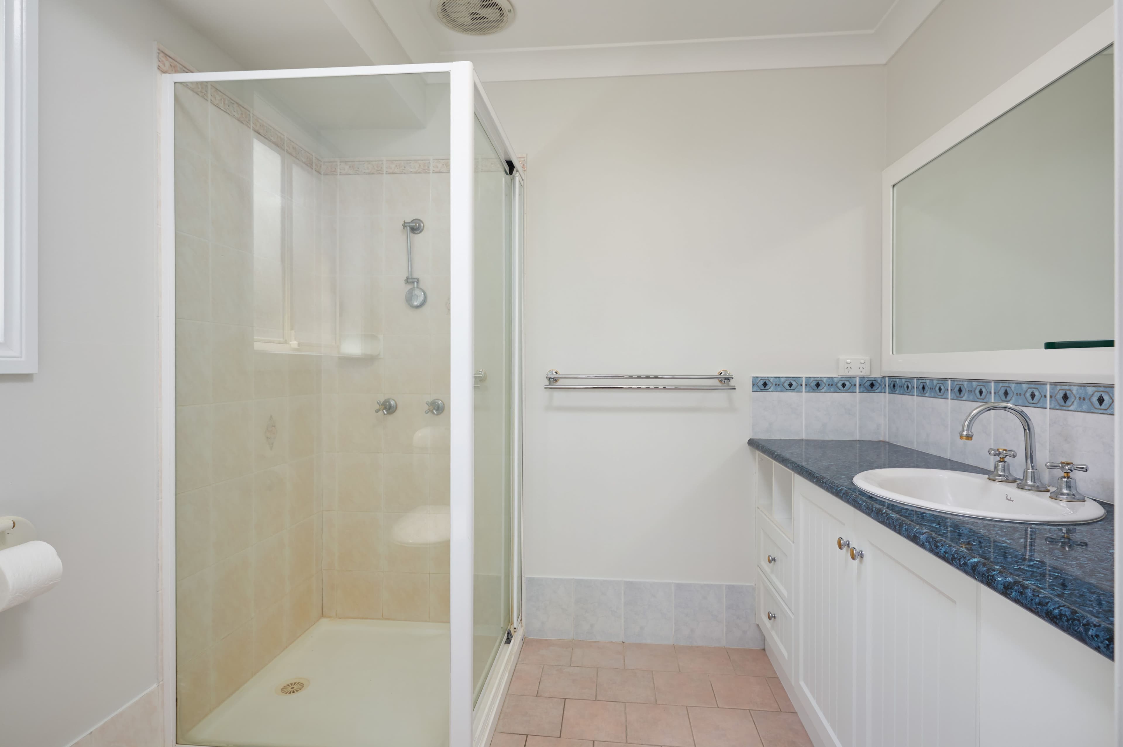 20 Gidgee Place, Glenfield Park - Thumbnail 5