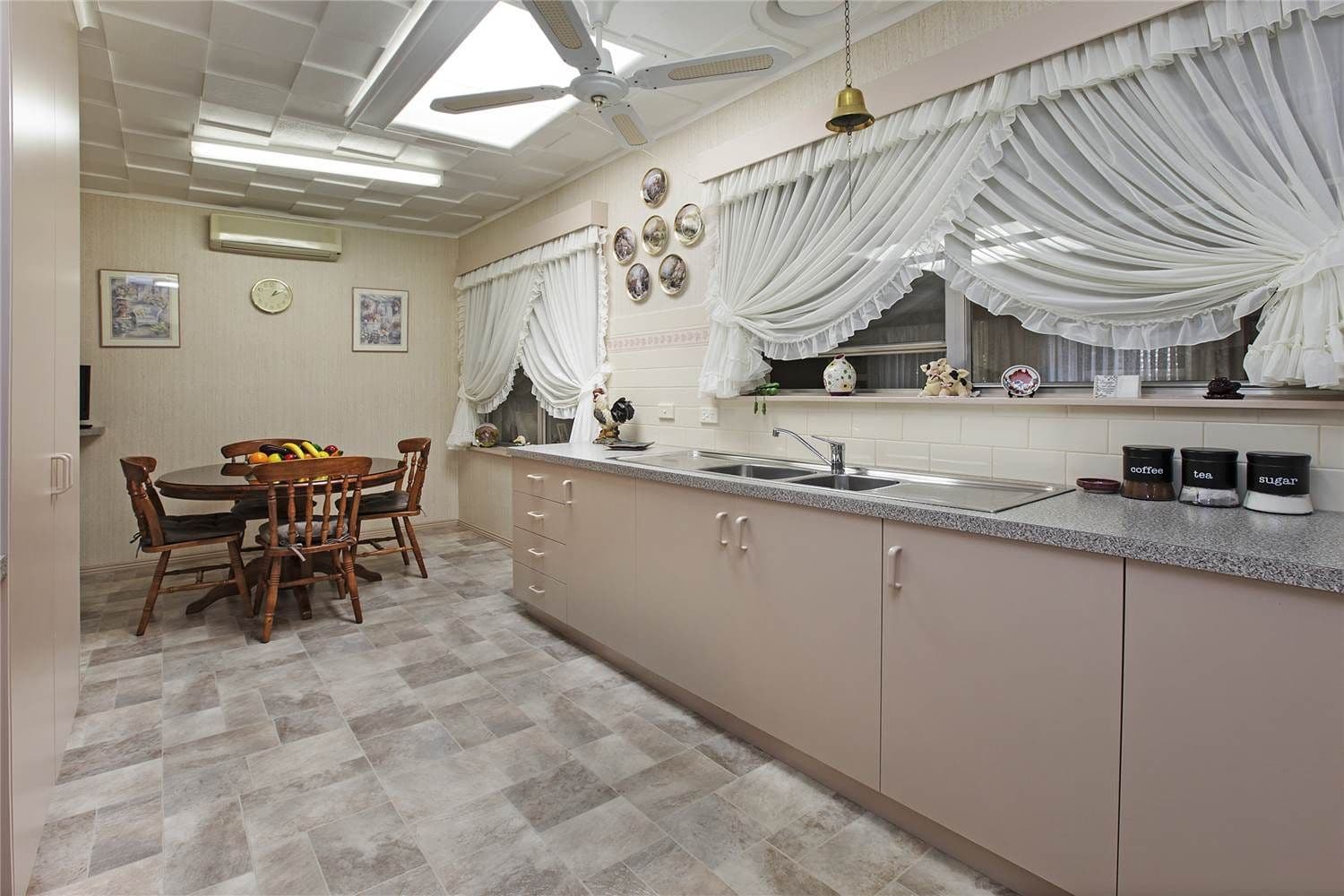 61 Colorado Drive, CORIO VIC 3214, Corio - Thumbnail 5