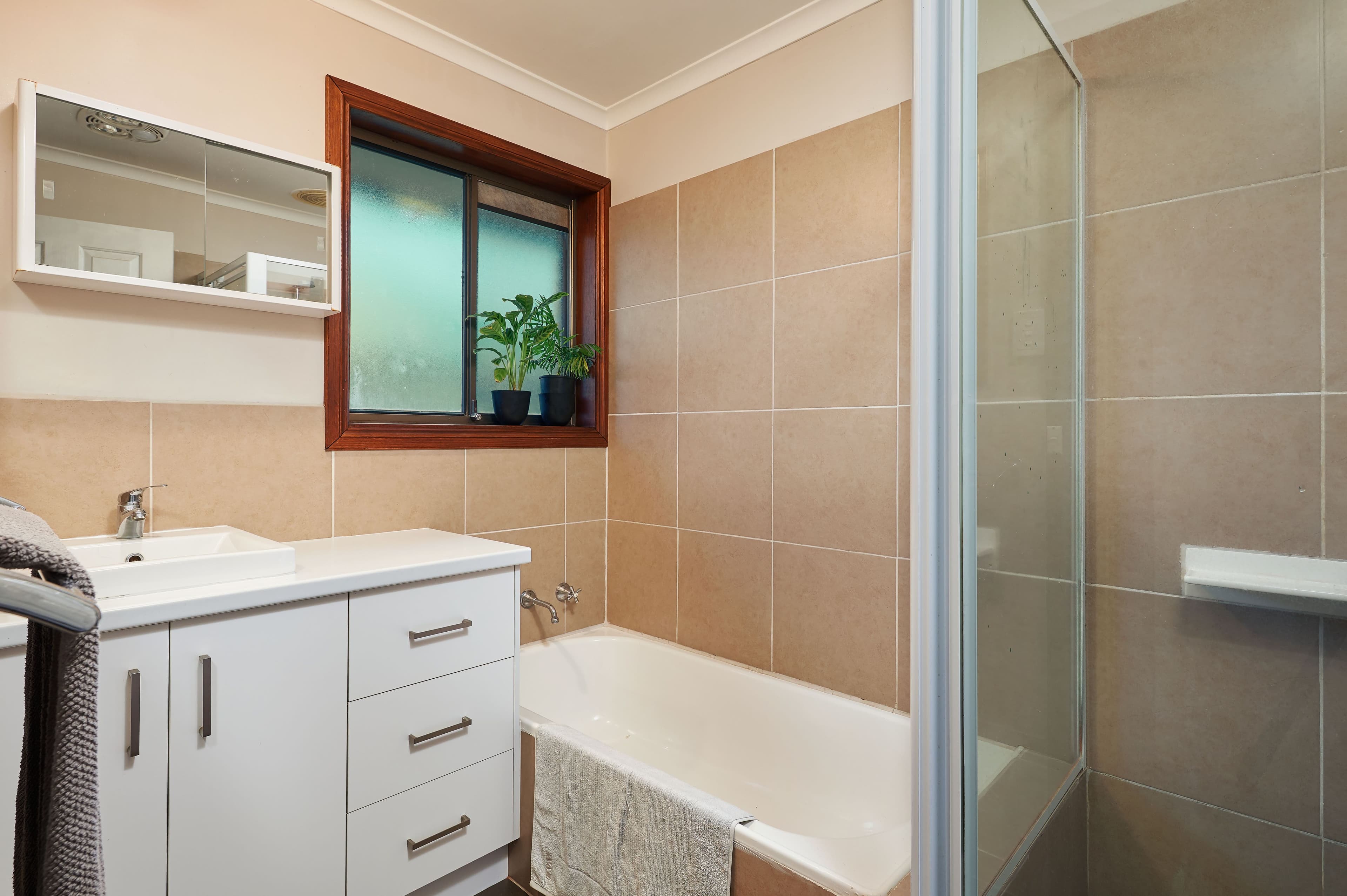 74 Undurra Drive, Glenfield Park - Thumbnail 5